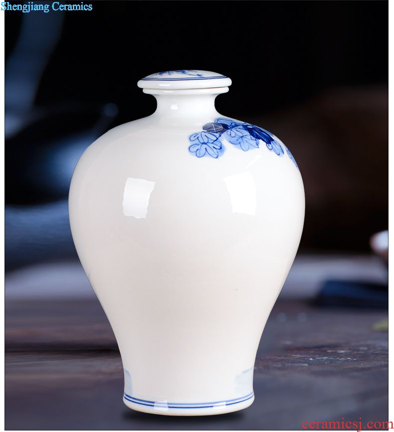 Jingdezhen blue and white porcelain hand-painted bottle is empty wine bottles of household 2 jins of general bubble bottles sealed cans bottles