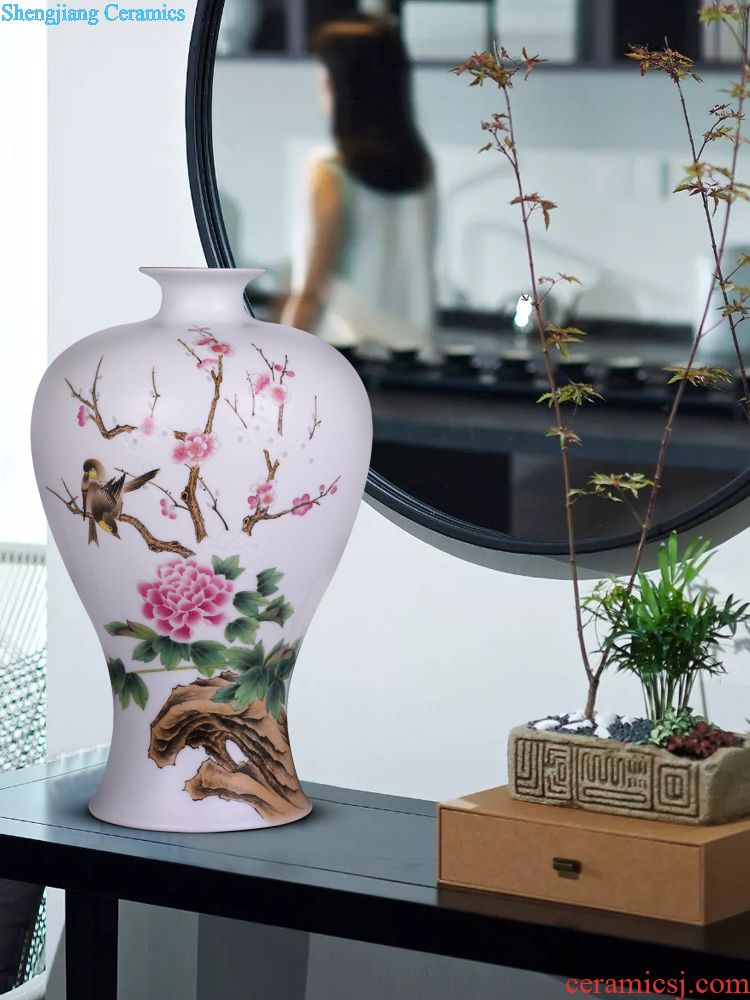 Archaize of jingdezhen ceramics powder enamel gathers up the flower to dried flowers to decorate the sitting room of Chinese style household furnishing articles on the bottle
