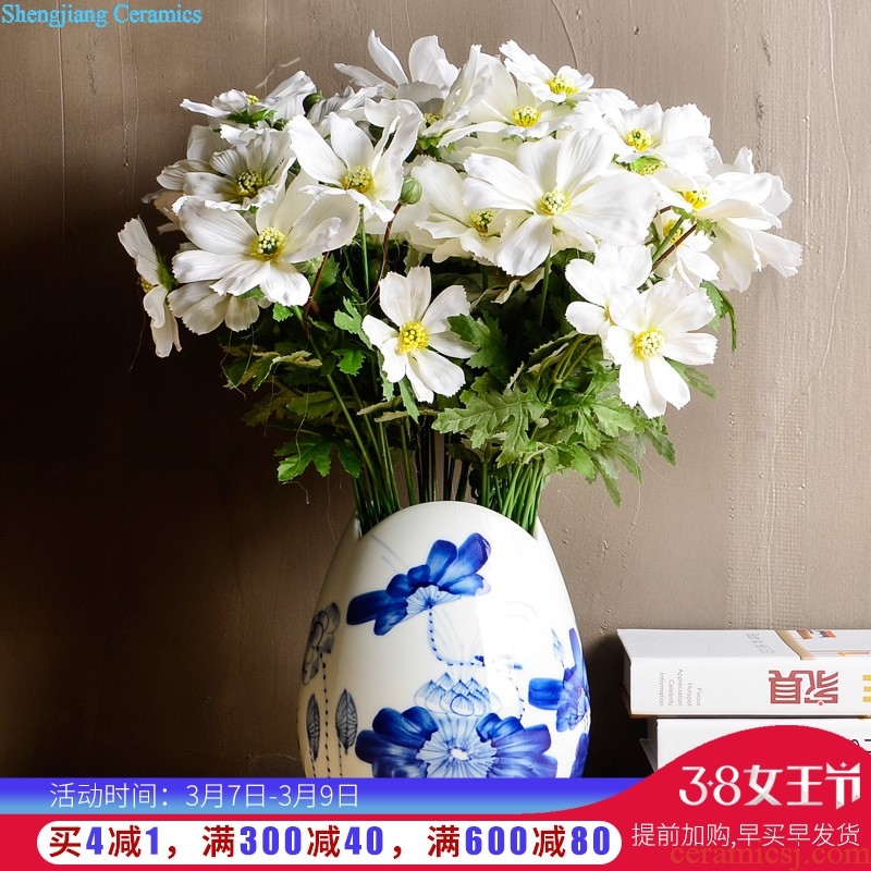 Classic blue and white porcelain vase cb32 jingdezhen ceramics sitting room adornment is placed the general tank storage tank caddy