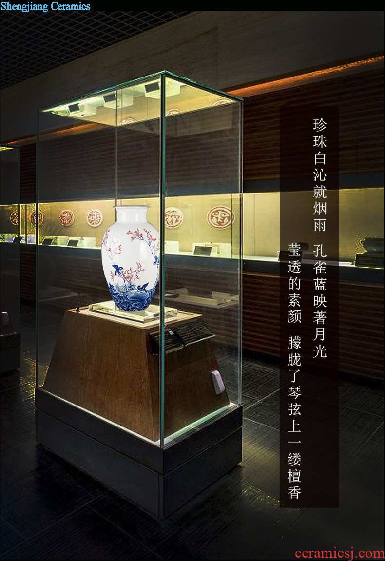 Jingdezhen ceramic new Chinese general canned adorn article place to live in the sitting room of blue and white porcelain vase decoration in China