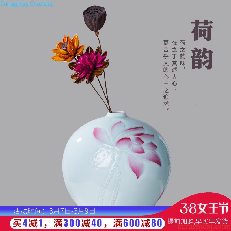 Famous master of jingdezhen ceramics hand-painted thin foetus vases, flower arrangement of modern Chinese style home sitting room adornment is placed