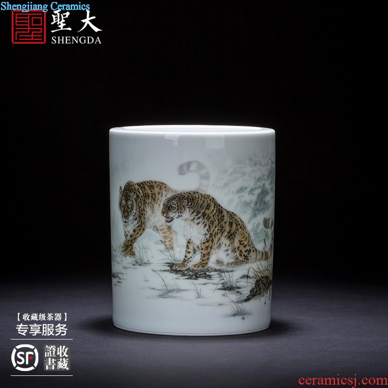 The big four supplies water chestnut and hand-painted ceramic famille rose peacock wen cheng water jar is jingdezhen tea house furnishing articles tea ceremony