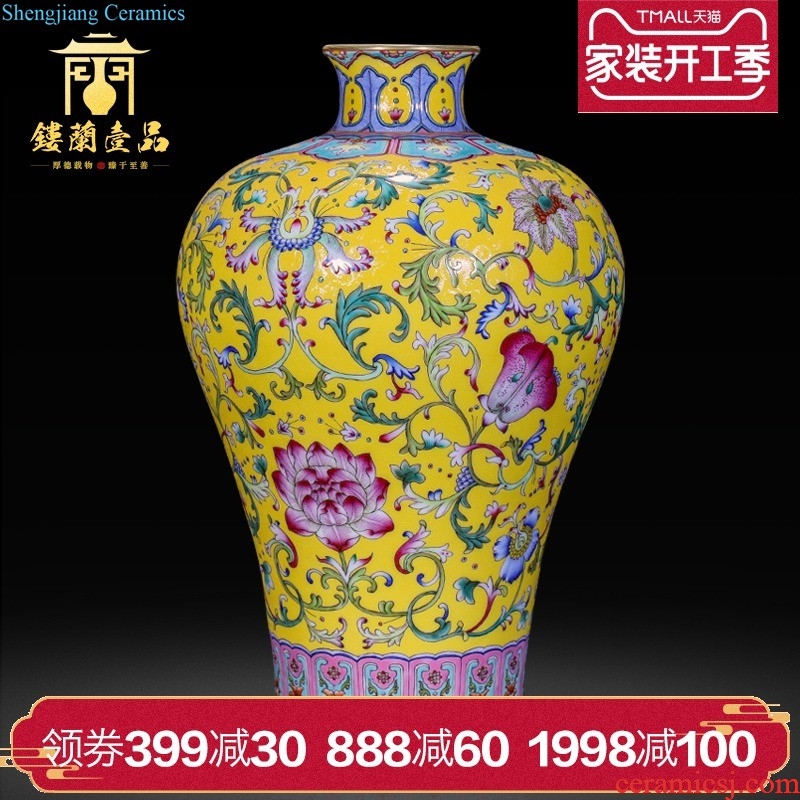 Jingdezhen ceramics hand-painted famille rose flower vase of new Chinese style is contemporary and contracted home sitting room adornment is placed