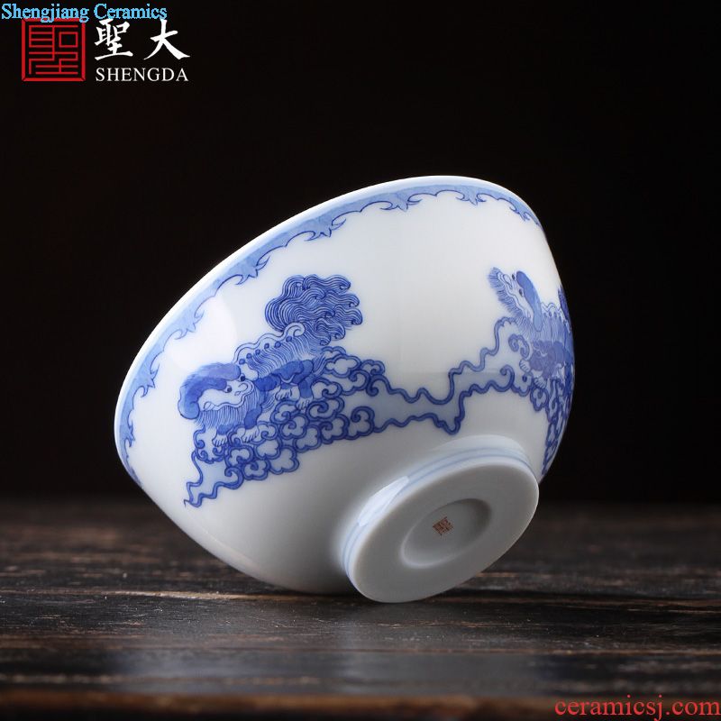 Santa teacups hand-painted ceramic kungfu jingdezhen blue and white goes well with the phoenix peony grains heart cup sample tea cup tea sets