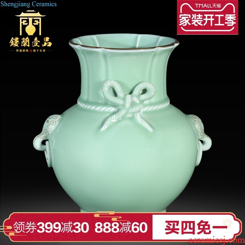 Jingdezhen blue and white youligong ceramics imitation qing qianlong vase Chinese style household adornment of contemporary sitting room is placed