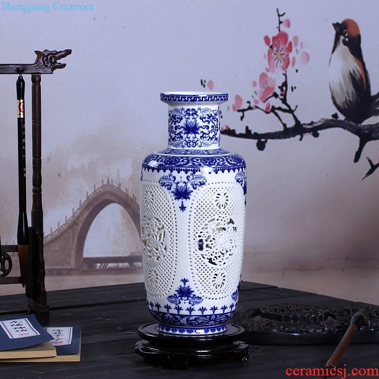 Jingdezhen porcelain Beauty is the sitting room creative fashion crafts green glaze bottle decoration vase furnishing articles decorations