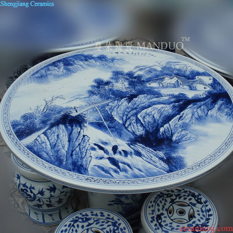 At the end of the ancient tea VAT courtyard ancient classical Chinese architectural style flower ceramic VAT to plant trees