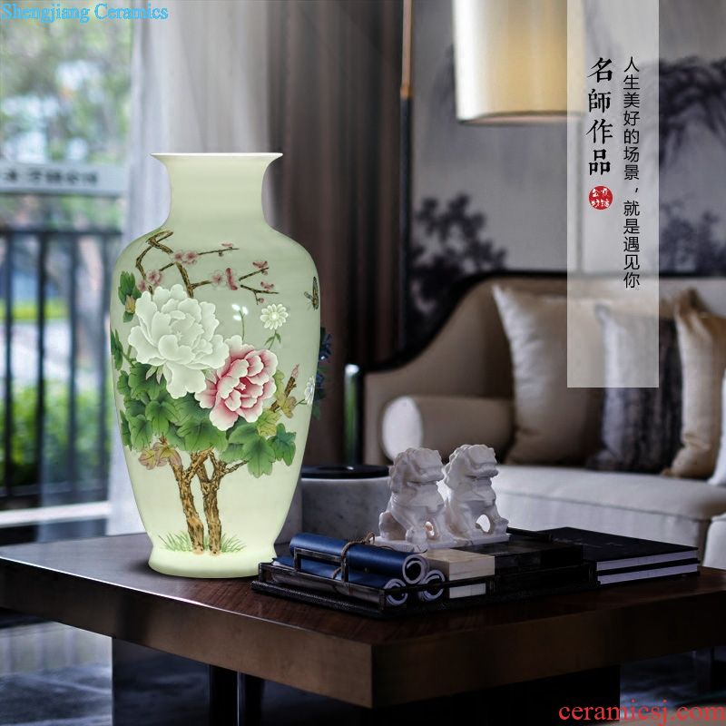 Jingdezhen hand-painted ceramic famille rose blooming flowers flower vase Chinese handicraft home sitting room adornment is placed