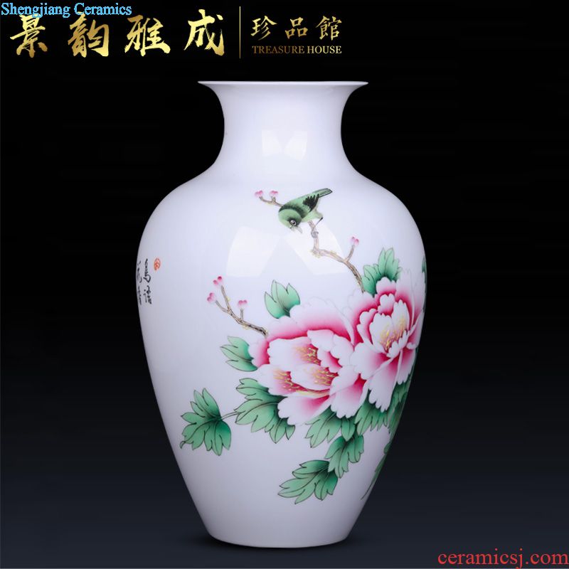 Jingdezhen ceramic hand-painted plum flower decoration vase furnishing articles of Chinese style living room TV cabinet process furnishings porcelain