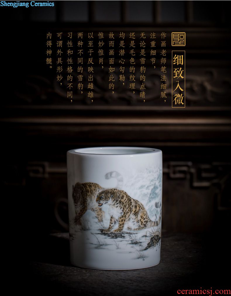 The big four supplies water chestnut and hand-painted ceramic famille rose peacock wen cheng water jar is jingdezhen tea house furnishing articles tea ceremony
