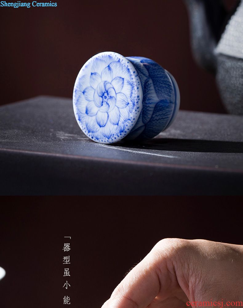 The big blue and white landscape bell cup teacups hand-painted ceramic kung fu master cup sample tea cup single cups of jingdezhen tea service