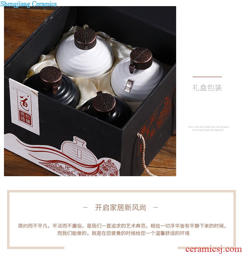 Jingdezhen ceramic bottle is empty bottle home 1 catty 3 kg 5 jins of liquor sealing hip antique decoration small jar