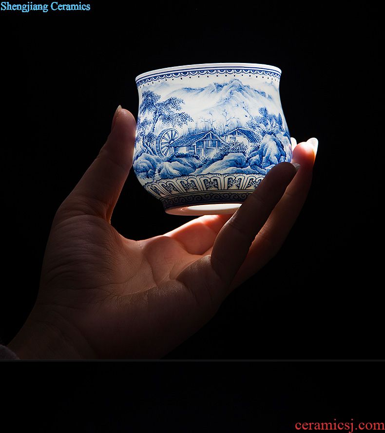 A clearance rule Blue and white paint ball grain ceramic kung fu tea sample tea cup hand-painted teacup of jingdezhen tea service