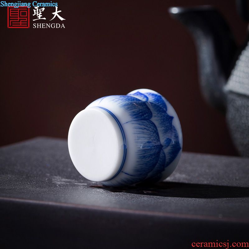 The big blue and white landscape bell cup teacups hand-painted ceramic kung fu master cup sample tea cup single cups of jingdezhen tea service