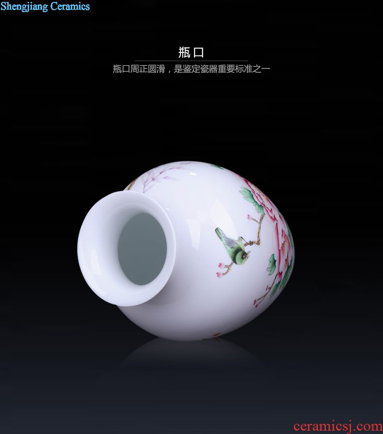 Jingdezhen ceramic hand-painted plum flower decoration vase furnishing articles of Chinese style living room TV cabinet process furnishings porcelain