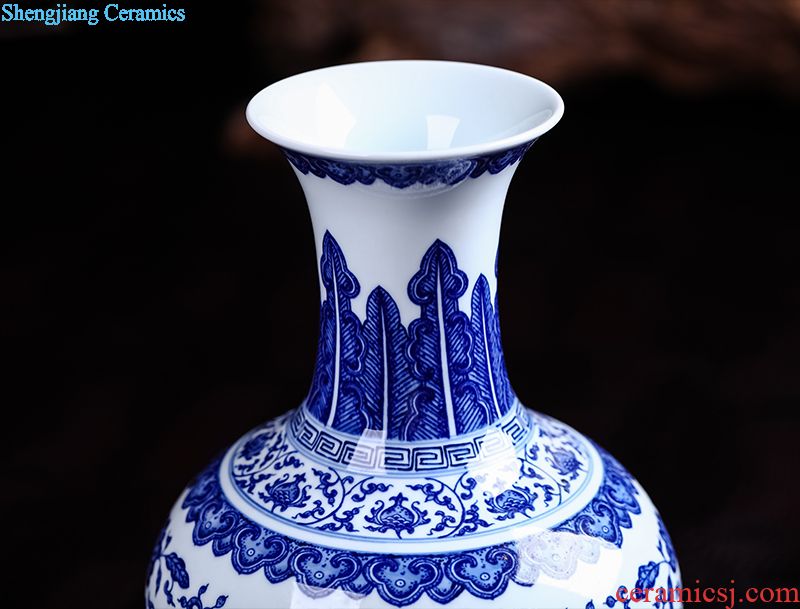 Jingdezhen ceramic hand-painted blue and white porcelain vase sitting room place new porch rich ancient frame of Chinese style household ornaments