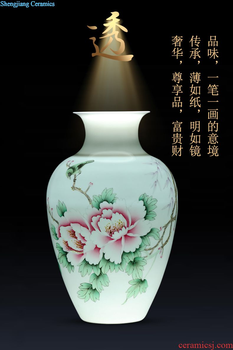 Jingdezhen ceramic hand-painted plum flower decoration vase furnishing articles of Chinese style living room TV cabinet process furnishings porcelain