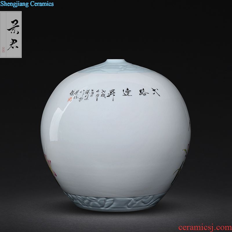 Jingdezhen ceramics by hand China wind restoring ancient ways is the sitting room flower vase furnishing articles of Chinese style decoration decoration process