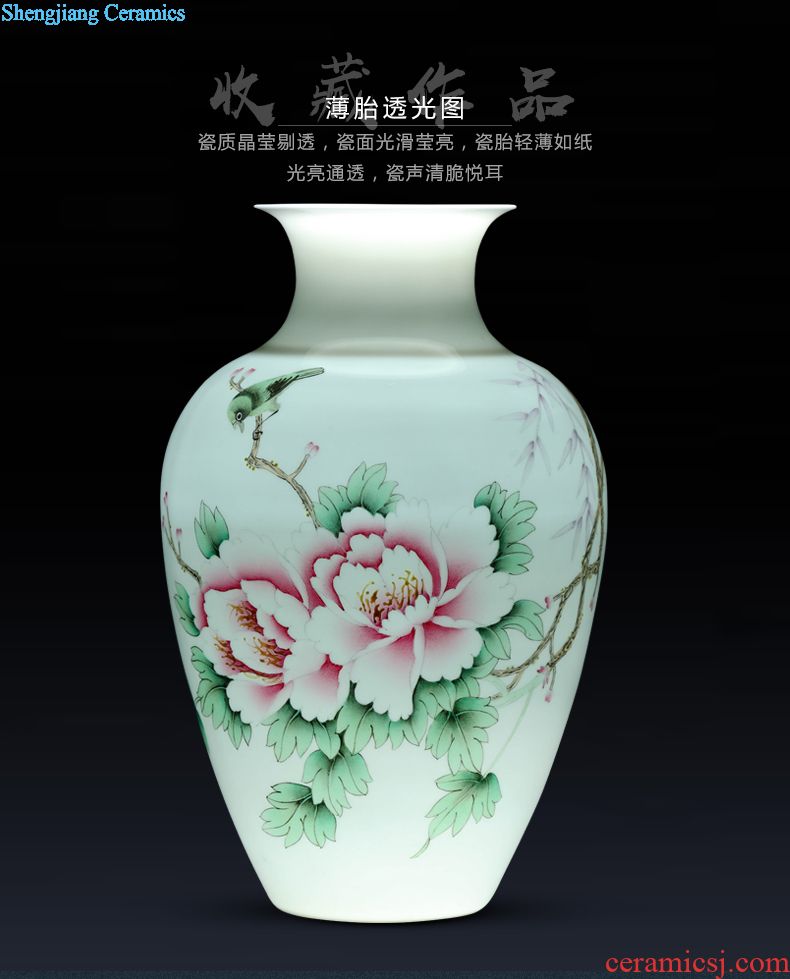 Jingdezhen ceramic hand-painted plum flower decoration vase furnishing articles of Chinese style living room TV cabinet process furnishings porcelain