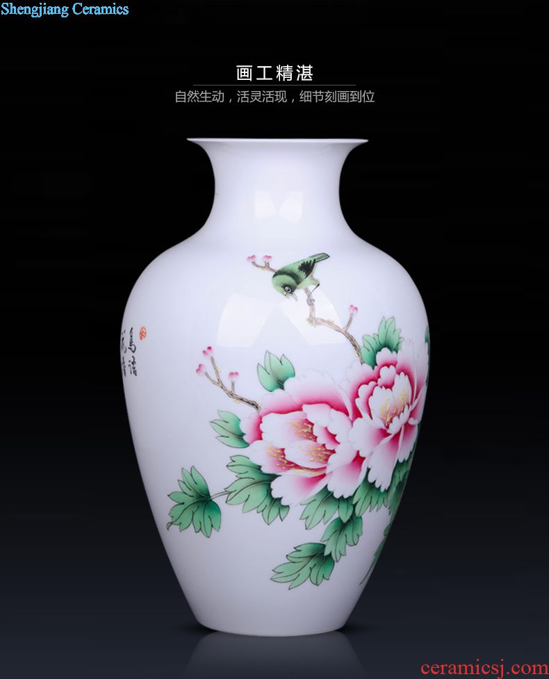 Jingdezhen ceramic hand-painted plum flower decoration vase furnishing articles of Chinese style living room TV cabinet process furnishings porcelain