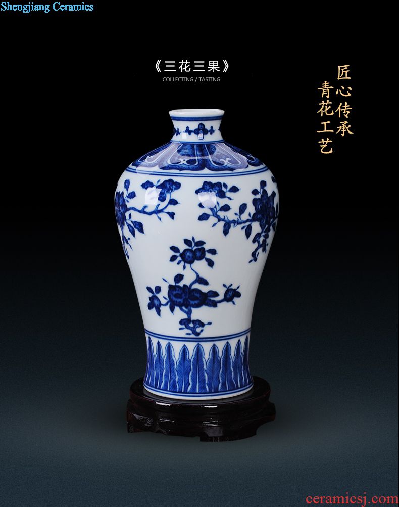 Blue and white vase of jingdezhen ceramics sitting room place Chinese antique jewelry contemporary and contracted household bedroom