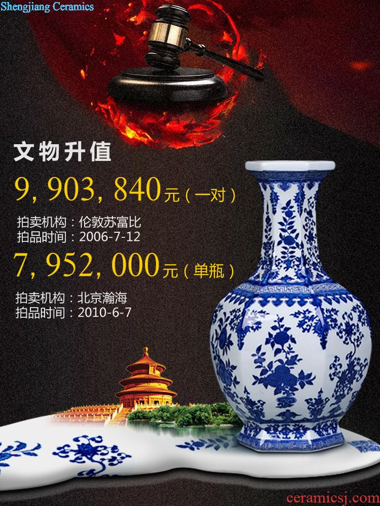 Jingdezhen ceramics hand-painted vase peony mei bottles of antique Chinese blue and white porcelain is a sitting room adornment flower arranging furnishing articles