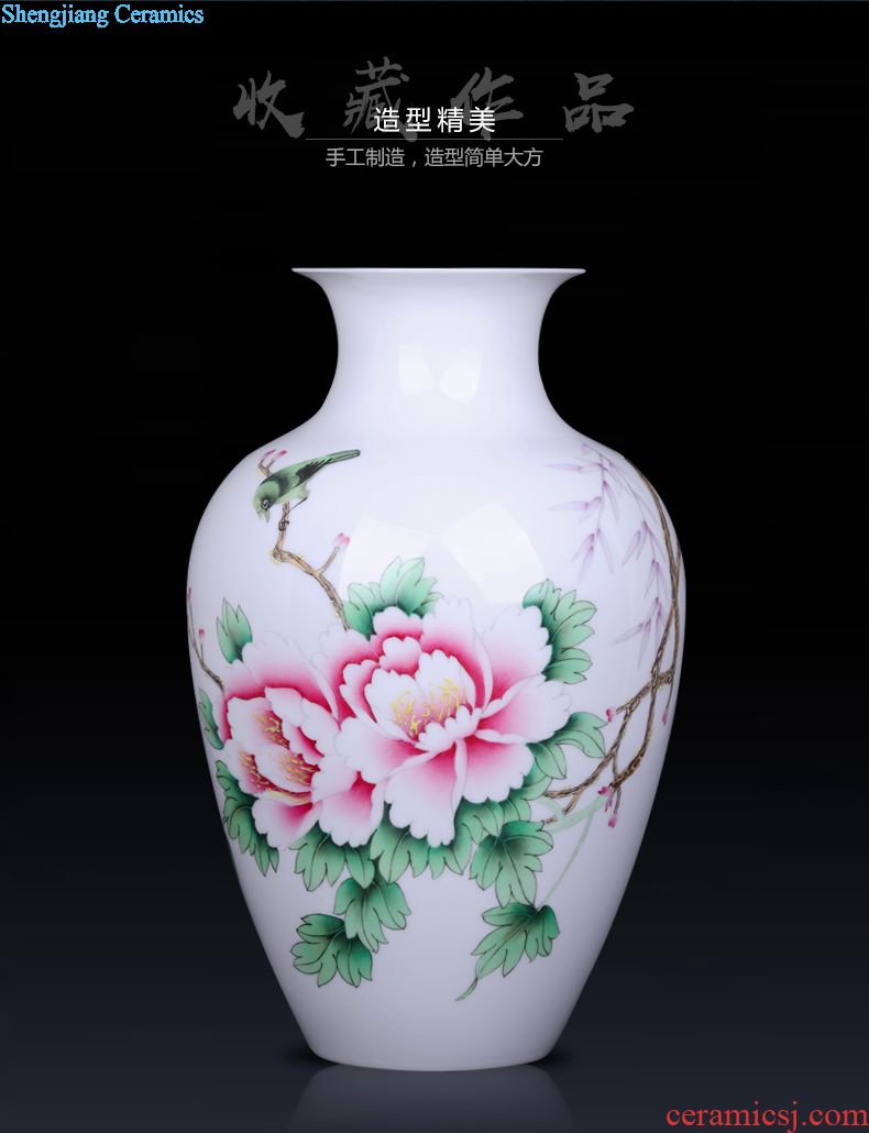 Jingdezhen ceramic hand-painted plum flower decoration vase furnishing articles of Chinese style living room TV cabinet process furnishings porcelain