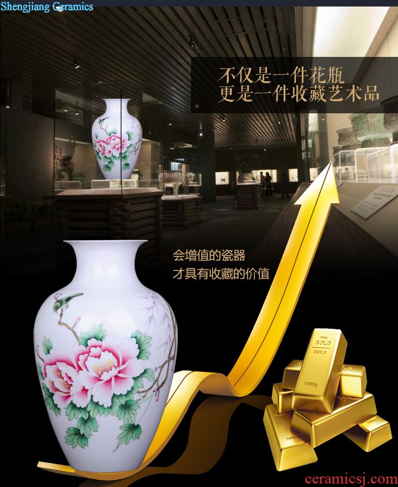 Jingdezhen ceramic hand-painted plum flower decoration vase furnishing articles of Chinese style living room TV cabinet process furnishings porcelain