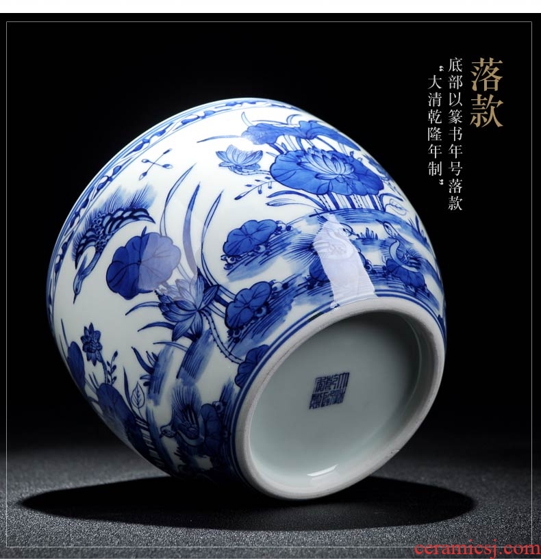 Jingdezhen ceramic antique blue and white porcelain painting and calligraphy cylinder manually sitting room rich ancient frame study Chinese porcelain vase furnishing articles