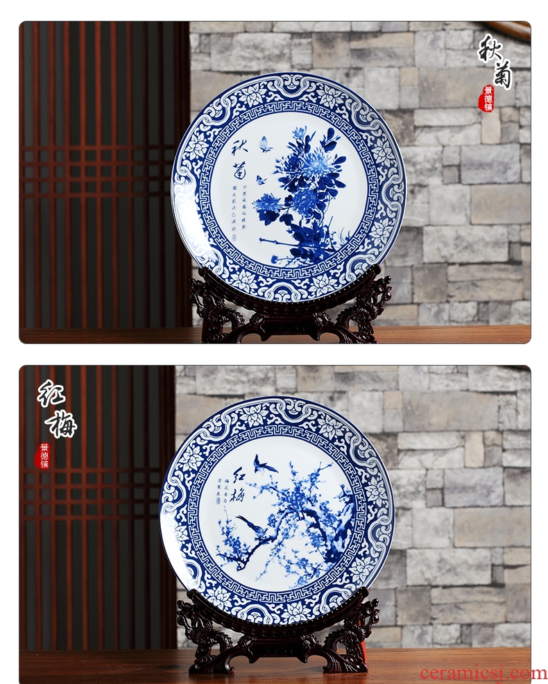 Blue and white porcelain decorative plate furnishing articles of jingdezhen ceramics handicraft creative home wine rich ancient frame to match the vase