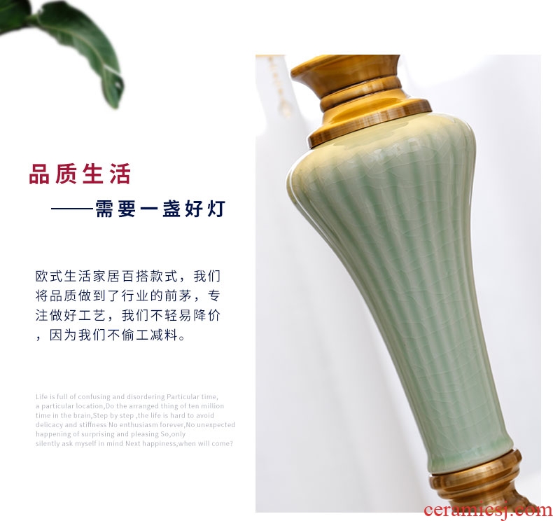 Europe type desk lamp of jingdezhen ceramic lamp of bedroom the head of a bed creative romantic home sweet adornment contracted fashion and personality
