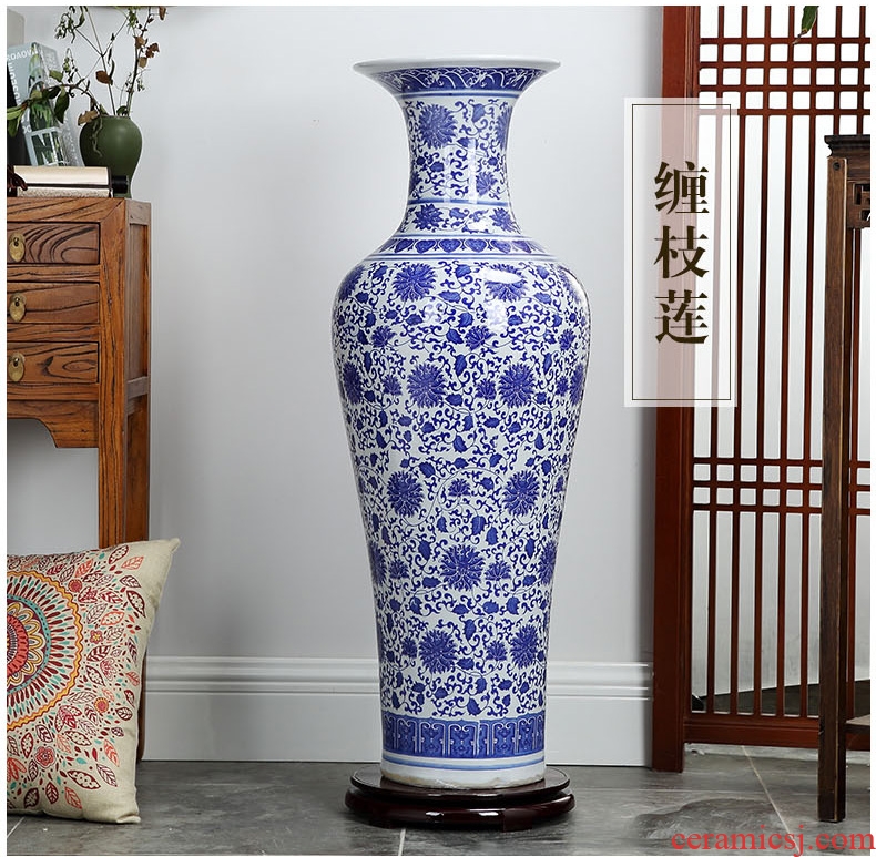 Jingdezhen ceramics of large vases, hand-painted potted european-style flower arrangement sitting room adornment is placed in porch sweets