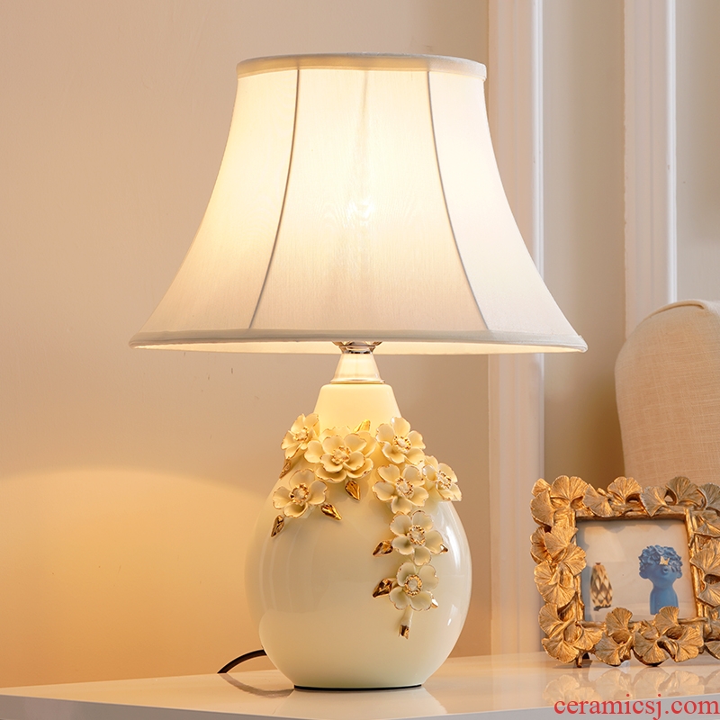 Desk lamp of bedroom the head of a bed lamp sweet girl European rural contracted sitting room home marry American room ceramic lamp