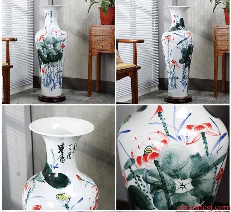 Jingdezhen ceramics of large vases, hand-painted potted european-style flower arrangement sitting room adornment is placed in porch sweets