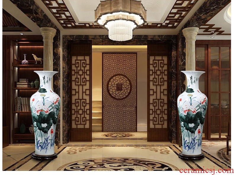 Jingdezhen ceramics of large vases, hand-painted potted european-style flower arrangement sitting room adornment is placed in porch sweets