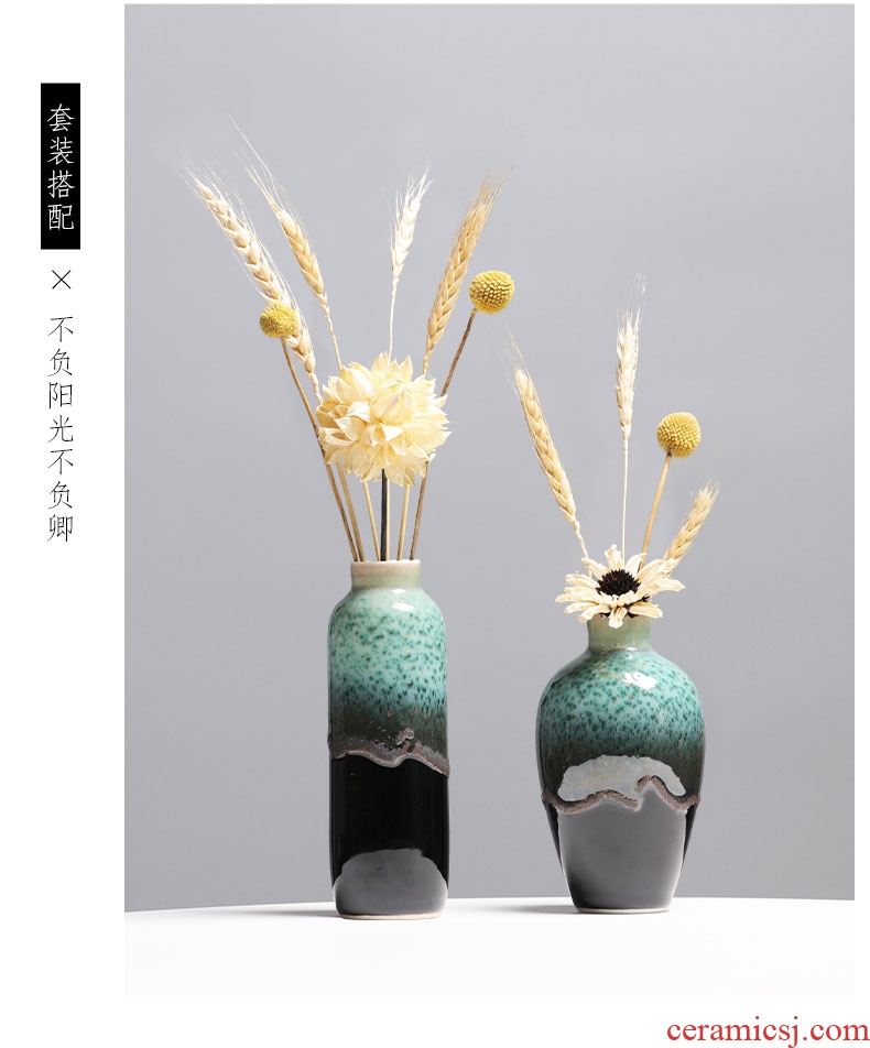 Creative ceramic floret bottle with fresh dry flower adornment is placed small rural wind modern household act the role ofing is tasted table furnishings