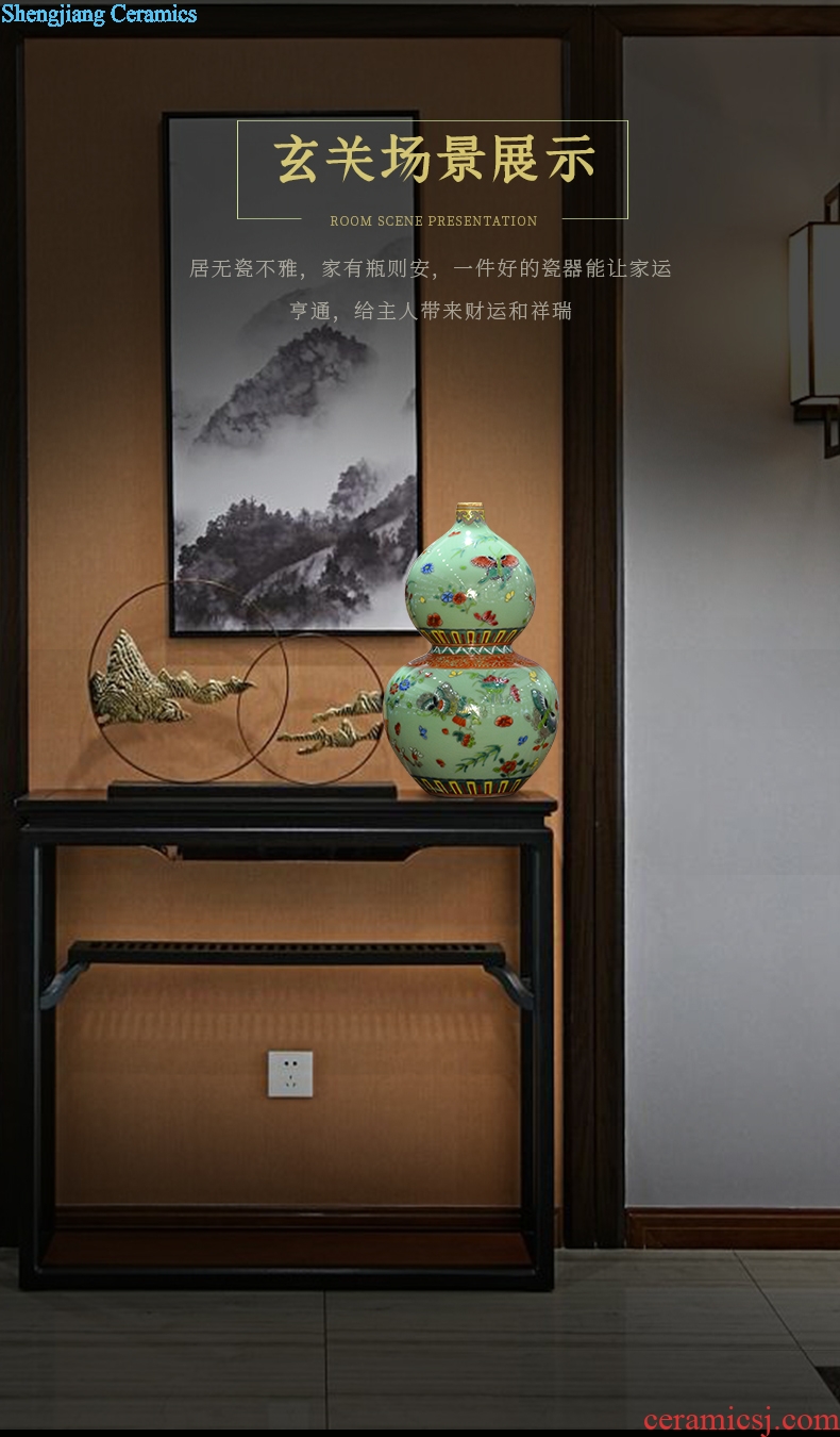 Jingdezhen ceramics archaize qing qianlong enamel CaiHuDie gourd vases Chinese crafts are sitting room