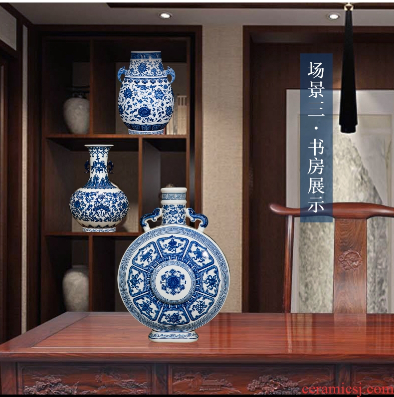 Jingdezhen blue and white porcelain antique ceramics from qing qianlong hand-painted flower arrangement sitting room adornment of Chinese style household furnishing articles