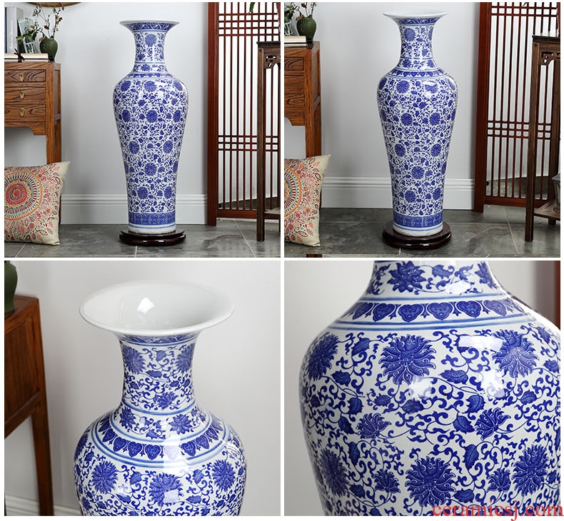 Jingdezhen ceramics of large vases, hand-painted potted european-style flower arrangement sitting room adornment is placed in porch sweets