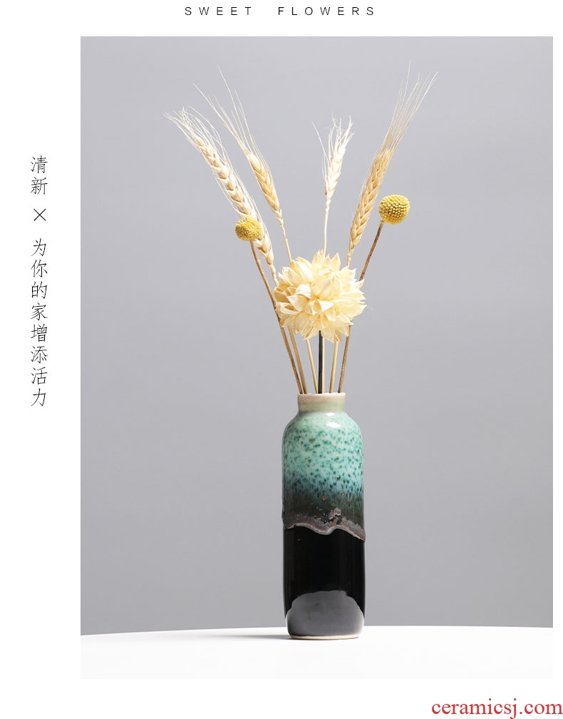Creative ceramic floret bottle with fresh dry flower adornment is placed small rural wind modern household act the role ofing is tasted table furnishings