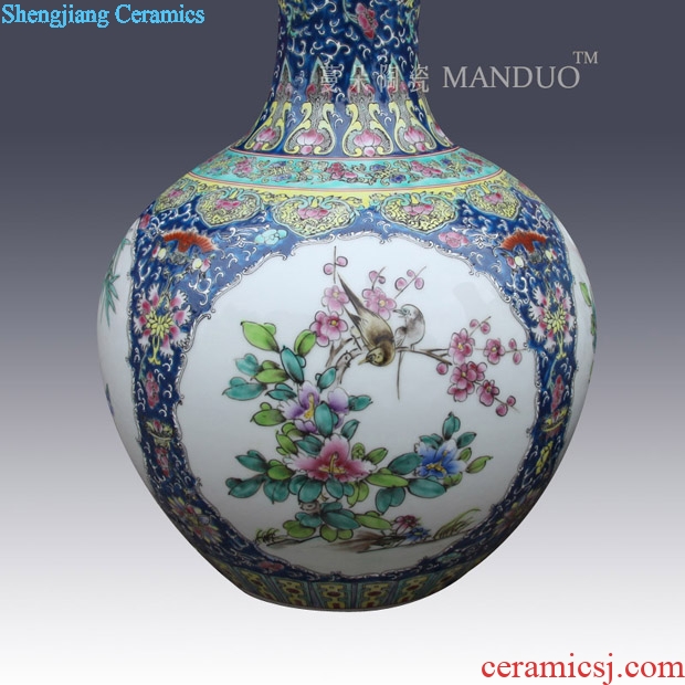 Jingdezhen manual painting of flowers and birds famille rose decoration vase elegant Chinese style lively living room furnishings vase