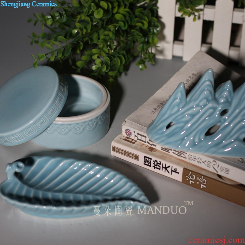 Jingdezhen azure porcelain chessboard inkpad box compact writing brush washer sweet elegant high-grade Wen Fang appliance