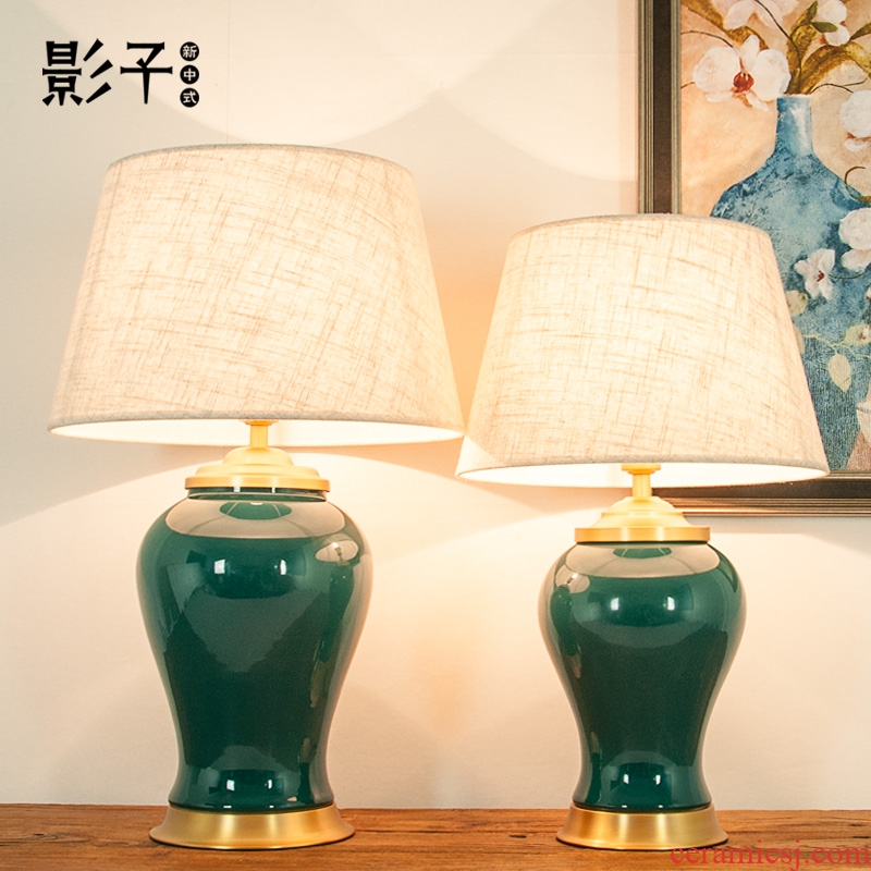 American ceramic desk lamp light sitting room sofa tea table lamp of bedroom the head of a bed of new Chinese style restoring ancient ways emerald decorative copper lamp
