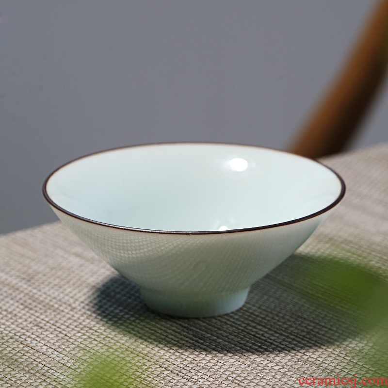 Looking old, fat white ceramic hand-painted tracing hat sample tea cup celadon tea cups, kung fu tea tea cup