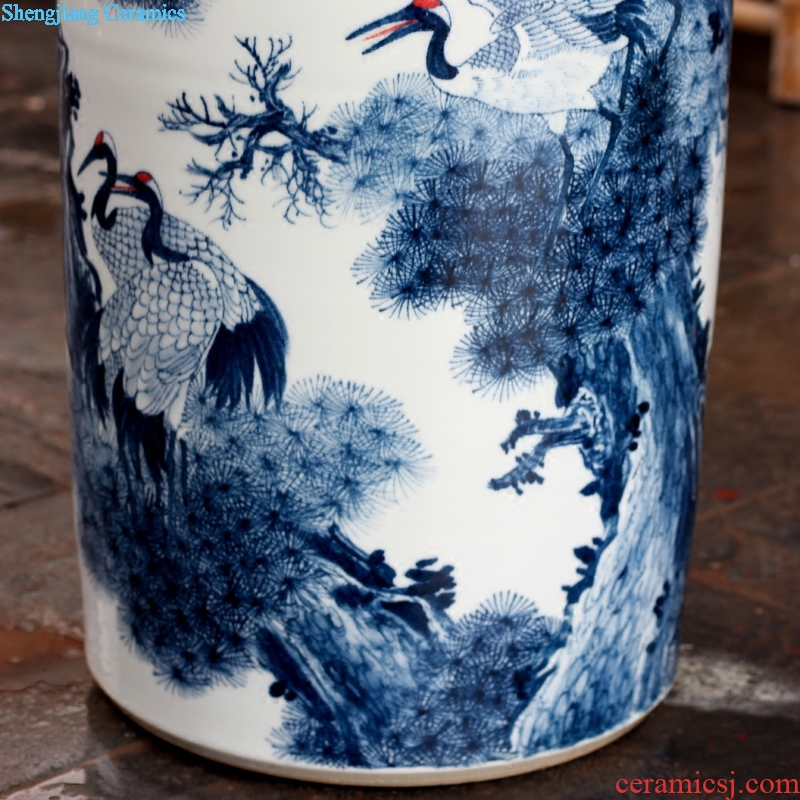 Blue and white porcelain of jingdezhen ceramic hand-painted pine crane live ground quiver sitting room of Chinese style household furnishing articles and calligraphy cylinder