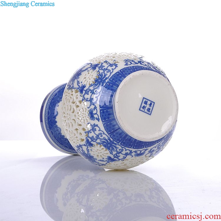 Jingdezhen ceramics ivory and exquisite hollow out of blue and white porcelain vase classical modern household act the role ofing is tasted furnishing articles in the living room