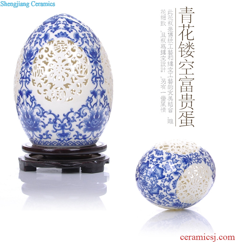 Jingdezhen ceramics ivory and exquisite hollow out of blue and white porcelain vase classical modern household act the role ofing is tasted furnishing articles in the living room