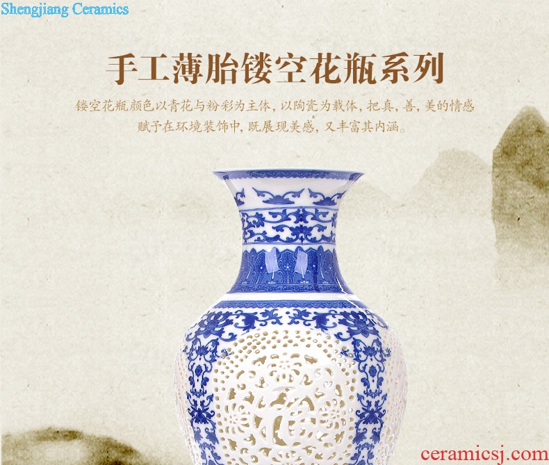 Jingdezhen ceramics ivory and exquisite hollow out of blue and white porcelain vase classical modern household act the role ofing is tasted furnishing articles in the living room