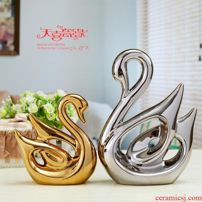 Creative household act the role ofing is tasted wedding gift ceramics handicraft living room TV cabinet decoration swan furnishing articles of modern decoration