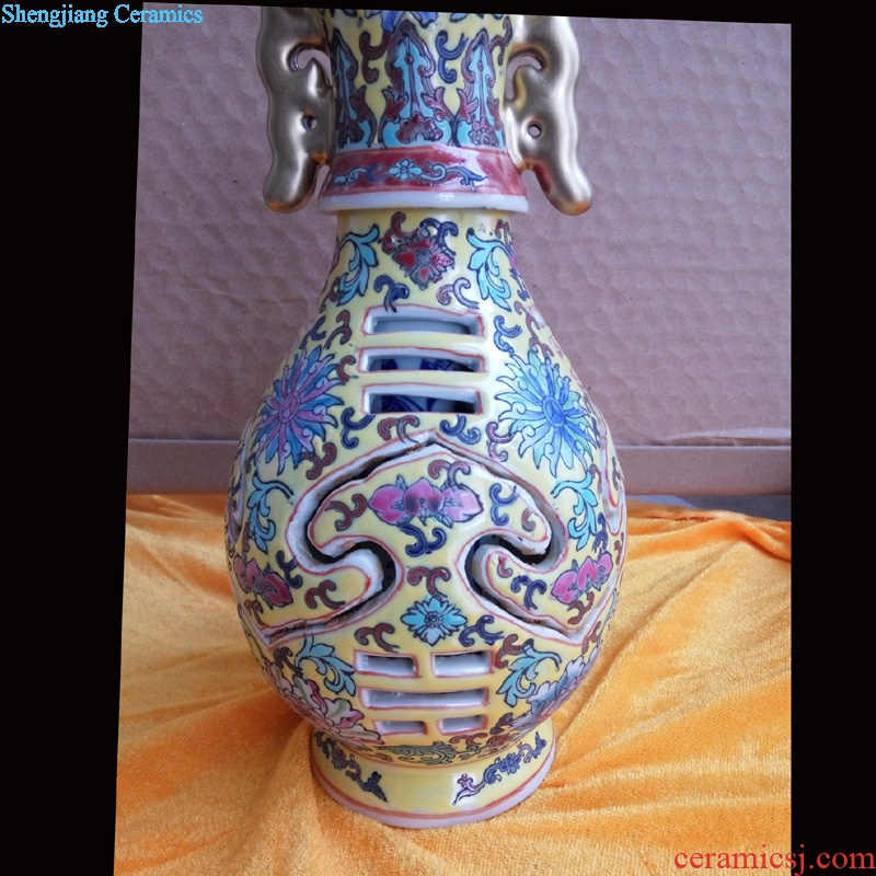 Jingdezhen porcelain antique art gossip revolving bottle back in Chinese family business hotel furnishing articles porcelain bottle